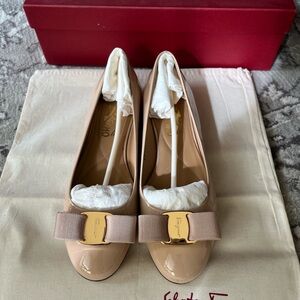 Salvatore Ferragamo Nude Patent Bow Flats